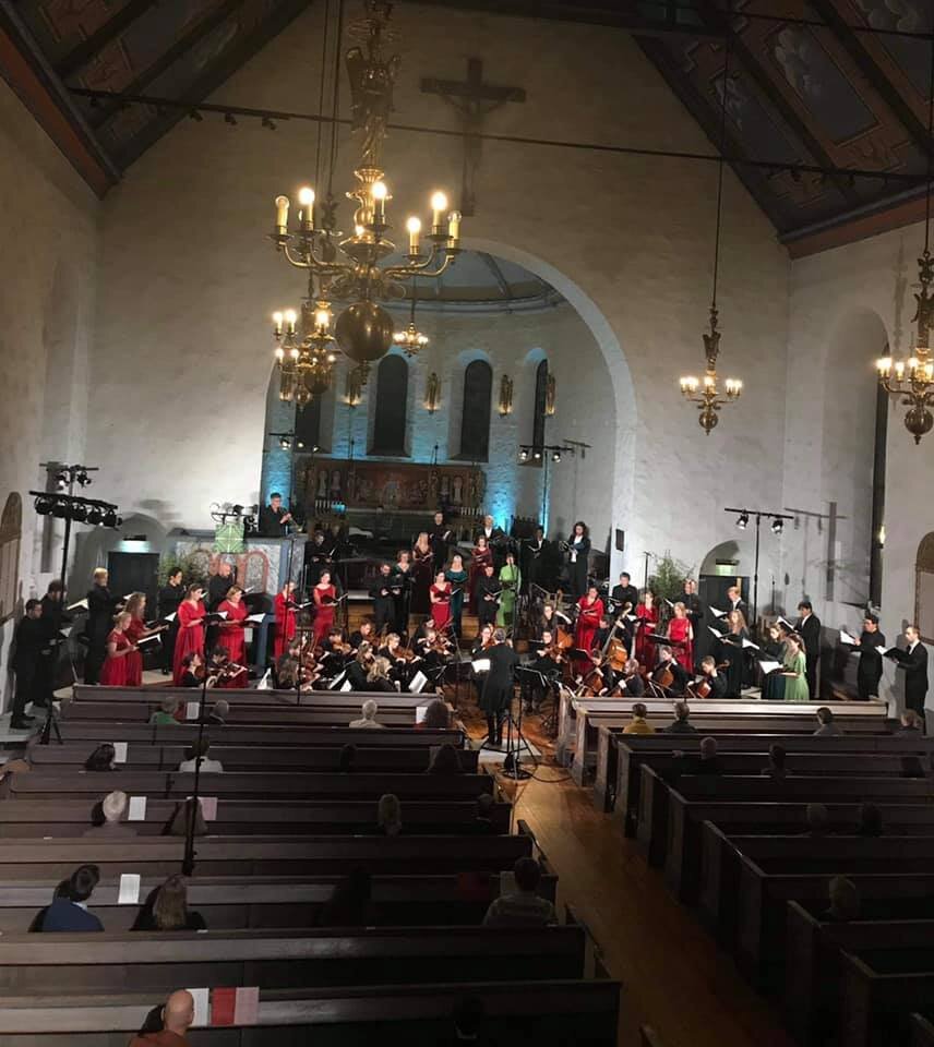 Bilde fra Ris Kirke. Her var det 120 tilhørere til stede.